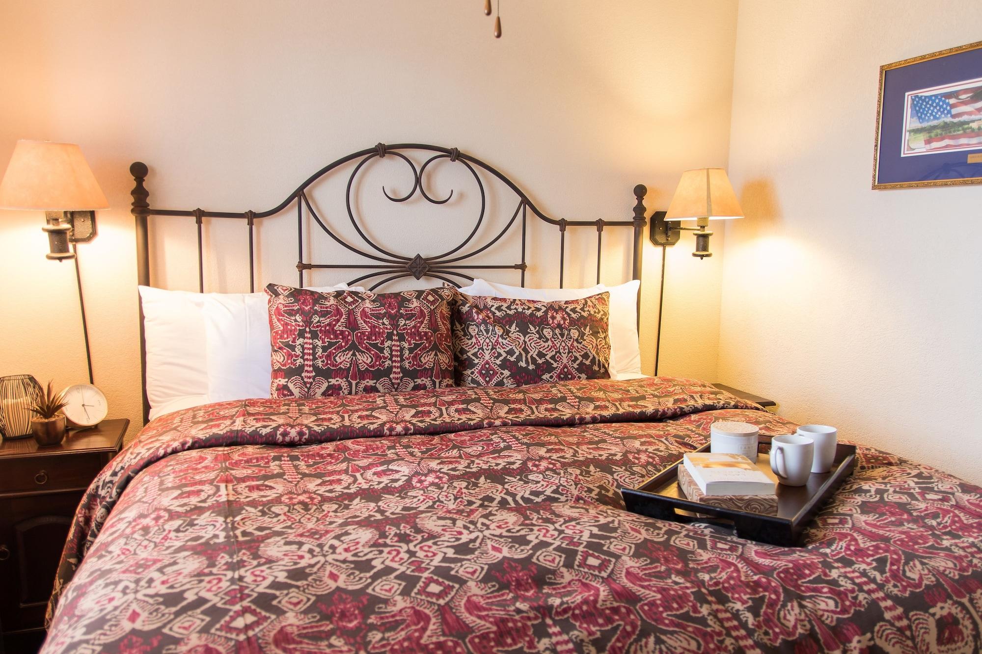 Vineyard Court Designer Suites Hotel Колидж Стейшън Екстериор снимка